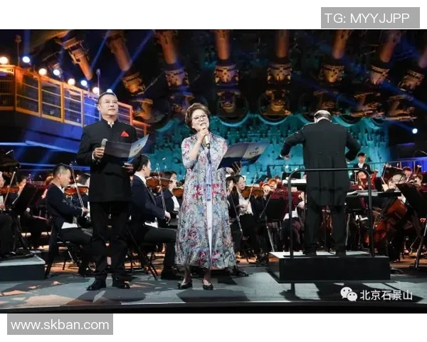 足球明星现场观赏歌手精彩演出感受音乐魅力与激情碰撞 足球明星现场观赏歌手精彩演出感受音乐魅力与激情碰撞