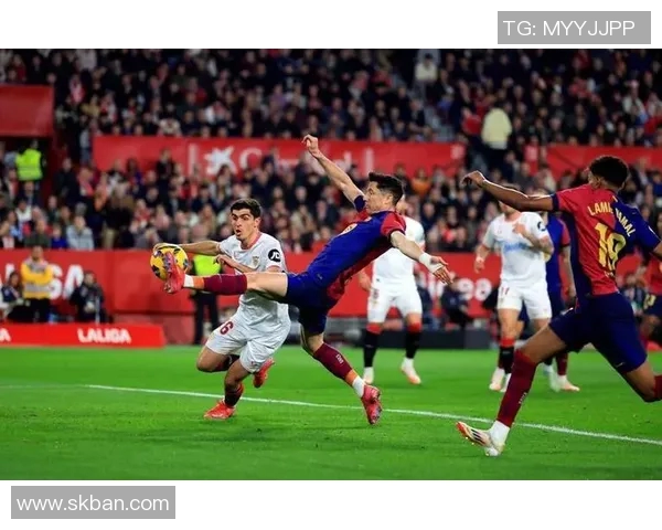 30号足球明星的辉煌历程与场上瞬间的精彩回顾