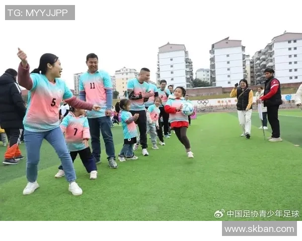 足球明星携手助力公益活动展现运动精神与社会责任