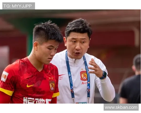 广州足球队在钻石联赛积分榜上以70分稳居首位展现强劲实力