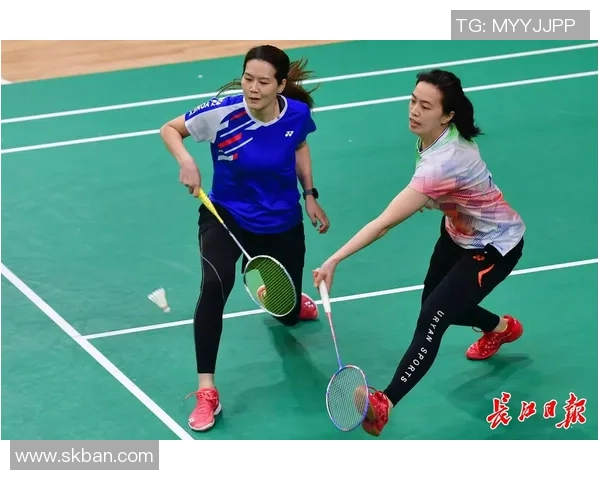 杭州羽毛球队与上海羽毛球队赛后复盘分析双方状态与表现对比